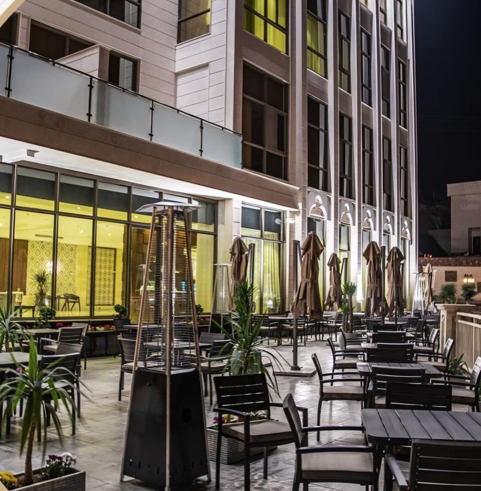 مطعم ابها العالمي بداخل فندق سروات بارك - ابها